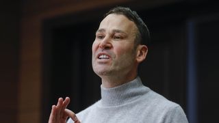 VIDEO Percheziții DNA la Primăria Sectorului 3 și la apartamentele deținute Robert Negoiță. Primarul este acuzat de abuz &icirc;n serviciu. Cine l-a denunțat