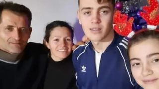 O familie a fost găsită moartă &icirc;n propria casă. Cei doi soți și copiii lor se pregăteau să măn&acirc;nce atunci c&acirc;nd au pierit. Ce au descoperit anchetatorii