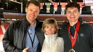 Patinatorul care și-a pierdut părinții &icirc;ntr-un accident aviatic anul trecut a rămas și fără antrenori. Maxim Naumov &icirc;și &icirc;mplinește visul la JO 2026 din Milano-Cortina