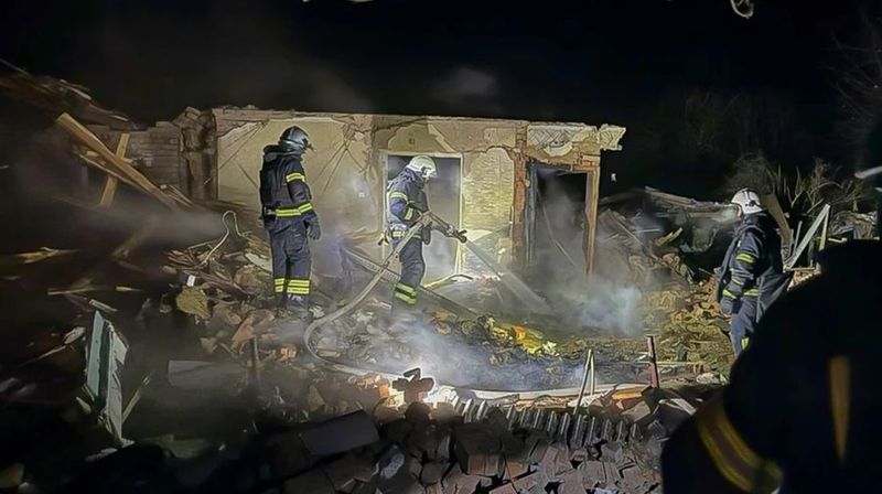 Casă distrusă în Harkov: o femeie și un băiat de 10 ani au murit
