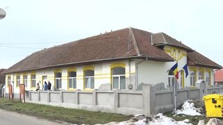 VIDEO Școală din județul Alba, transformată &icirc;n cantină pentru bătr&acirc;ni