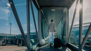 VIDEO &bdquo;Ne-am adaptat și am rămas acolo&rdquo;. Tinerii școliți &icirc;și fac viitorul &icirc;n Occident