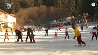 VIDEO A &icirc;nceput vacanța de schi pentru elevi