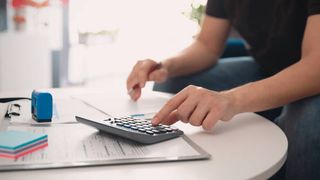 VIDEO Autoritățile pregătesc noi reguli pentru creditele de consum: protecție sporită &icirc;mpotriva executărilor silite și plafonarea comisioanelor