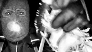 VIDEO Un bărbat mascat și &icirc;narmat, la ușa femeii răpite din Arizona. Prima arestare, la 10 zile de la dispariția mamei prezentatoarei TV