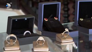 VIDEO &bdquo;Aș oferi niște bilete de avion&rdquo;. Ce &icirc;și doresc rom&acirc;nii de la Valentine's Day