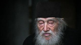 Arhimandritul Climent Haralamb s-a stins după ce a slujit 70 de ani la Mănăstirea Curtea de Argeş. Avea 102 ani