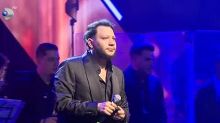 VIDEO &bdquo;Sunt un băiat simplu&rdquo;. Leo de la Roșiori, primul spectacol la Sala Palatului