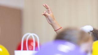 Modificări importante &icirc;n modul &icirc;n care elevii de școală primară, gimnazială și clasa a IX-a vor fi notați! Cum va arăta noul sistem de evaluare