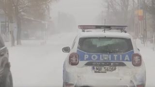 VIDEO Viscolul și ninsorile puternice paralizează mai multe județe. Iarna lovește &icirc;n plin pe litoral: &bdquo;N-am văzut niciodată marea așa&rdquo;