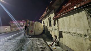 Cisternă cu gaz, răsturnată pe DN1, &icirc;n Sibiu! Mai mulți localnici au fost evacuați