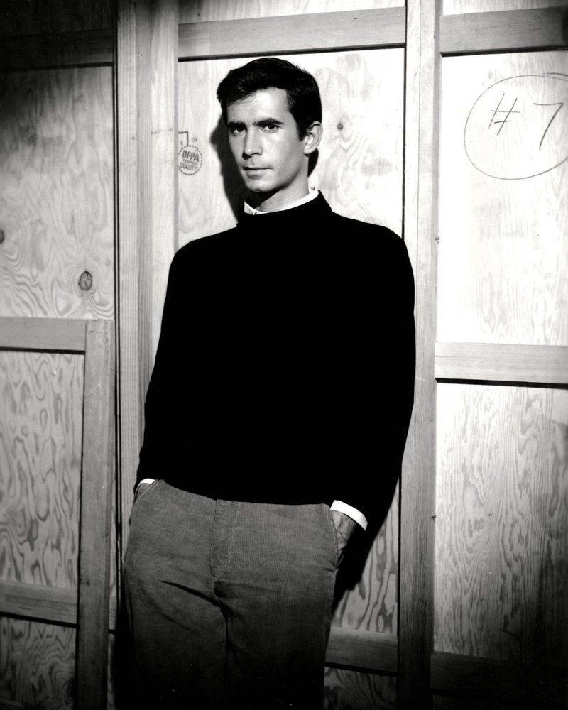 Personajul Norman Bates, din Psycho, interpretat de Anthony Perkins