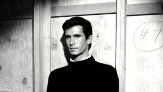 Personajul Norman Bates, din Psycho, interpretat de Anthony Perkins