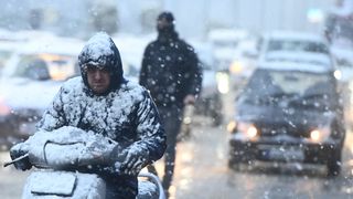 VIDEO Dezastru pe șoselele din jurul Bucureștiului. Drumuri distruse și pericole la tot pasul pentru șoferi