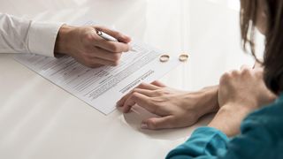 Lege nouă! Ce se &icirc;nt&acirc;mplă cu numele de căsătorie după divorț: &rdquo;Identitatea nu se rescrie&rdquo; 