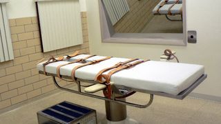 După 40 de ani de așteptare pe "culoarul morții", bărbatul care a furat 100 de dolari dintr-un magazin și a ucis-o cu cruzime pe proprietară a fost executat, &icirc;n Florida