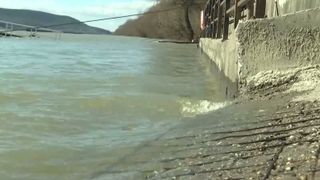 VIDEO Riscul de inundații a crescut &icirc;n mai multe localități din Dolj. Avertizări după umflarea debitului Dunării