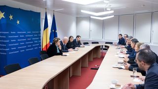 &Icirc;ntrevederea premierului Ilie Bolojan, la Bruxelles, cu europarlamentarii rom&acirc;ni din coaliția de guvernare