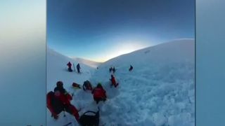 VIDEO Imagini șocante la munte. Elevi și salvamontiști, prinși &icirc;n avalanșă, pe masivul Bucegi 