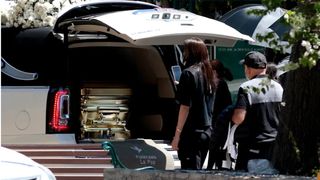 Baronul drogurilor din Mexic, "El Mencho&rdquo;, &icirc;nmorm&acirc;ntat &icirc;ntr-un sicriu de aur