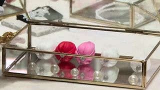 VIDEO &bdquo;Femeile &icirc;și doresc mai mult dec&acirc;t cadouri&rdquo;. Adevărul despre ce vor cu adevărat femeile