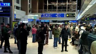 VIDEO &bdquo;Ne doream să ajungem acasă&rdquo;. Primii rom&acirc;ni repatriați din Dubai