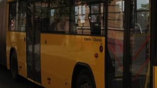 Două femei, rănite după ce au căzut dintr-un autobuz &icirc;n Sibiu