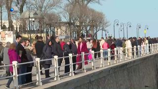 VIDEO &bdquo;Am profitat de ziua asta&rdquo;. Litoralul, aglomerat de Ziua Femeii