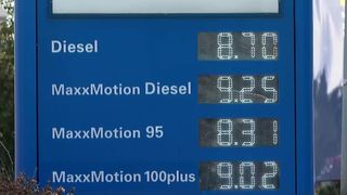 VIDEO &bdquo;Toate scenariile presupun un efort bugetar&rdquo;. Măsuri pentru scăderea prețului de la pompă