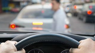 Se schimbă regulile pentru o categorie de șoferi. Nu vor mai avea acces pe anumite drumuri