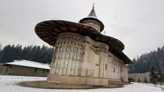 Mănăstirea Voroneț, văzută dinspre est-nord (februarie 2026)&nbsp;