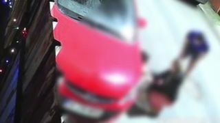 Oamenii au intervenit ca să ajute femeia