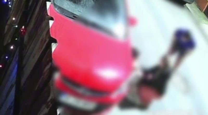 Oamenii au intervenit ca să ajute femeia