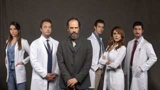 Ebru &Ouml;zkan Saban, actriţa din &bdquo;Pe m&acirc;ini bune&rdquo;, destin ca &icirc;n filme! De la v&acirc;nzarea biletelor de autobuz la faima mondială