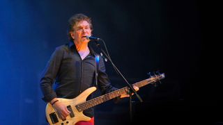 Doliu &icirc;n muzica rom&acirc;nească. A murit basistul trupei Holograf: &rdquo;Primăvara asta &icirc;ncepe fără tine&rdquo;