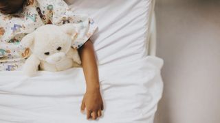 A murit la numai 9 ani, &icirc;n Italia. Rom&acirc;nca a ajuns la spital fără funcții vitale 