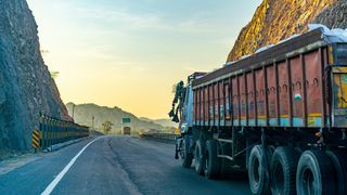 Ajutorul pe care transportatorii ar putea să &icirc;l primească pentru a acoperi preţul carburantului. Suma pe care ar urma să o dea Guvernul