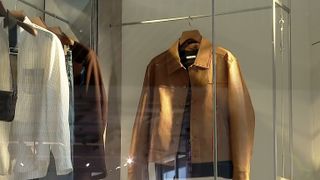 VIDEO Războiul din Orientul Mijlociu afectează și industria modei din Europa. Hainele sunt mai scumpe și mai puține 