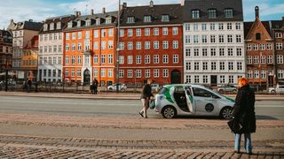 Danemarca &icirc;și roagă insistent cetățenii să nu mai folosească autoturismele personale