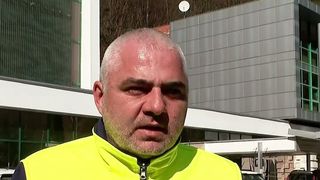 VIDEO Poluare cu combustibil &icirc;n Lacul Vidraru. Intervenții urgente și probleme grave pentru localnici