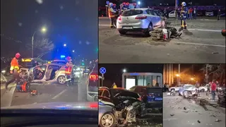 Accident cumplit &icirc;n București. Trei maşini şi un moped s-au ciocnit violent. Doi bărbați au ajuns la spital 
