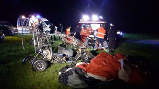 Tragedie &icirc;n Bihor! Două persoane au pierit după ce s-au prăbușit cu parapanta pe un c&acirc;mp
