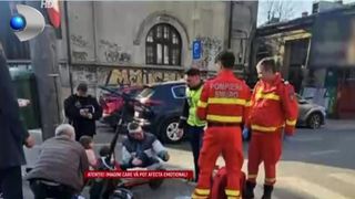 VIDEO Ilan Laufer și gemenii săi, loviți de o mașină pe trecerea de pietoni. Fostul ministru al Mediului de Afaceri și copiii erau pe trotinetă