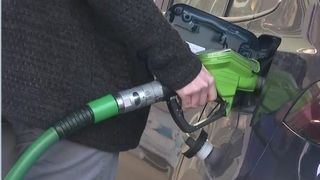 VIDEO Scumpiri accelerate la carburanți. C&acirc;t costă benzina și motorina
