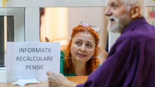 Bani &icirc;n plus de la Guvern pentru pensionari &icirc;n 2026. Mai multe primării din țară oferă tichete sociale seniorilor și persoanelor defavorizate