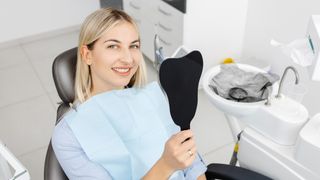 (P) Ce presupune procedura &bdquo;dinți ficși &icirc;n 24 de ore&rdquo; și cui i se adresează 