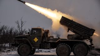 "A &icirc;nceput o nouă fază de atacuri grele". Iranul amenință cu noi lovituri după pierderea a doi comandanți importanți