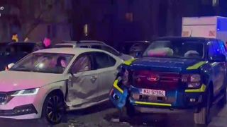 VIDEO Mașina de poliție, lovită &icirc;n misiune &icirc;n Suceava