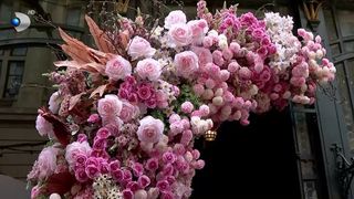 VIDEO &bdquo;Totul e minunat&rdquo;. Localurile din București, decorate de sezon