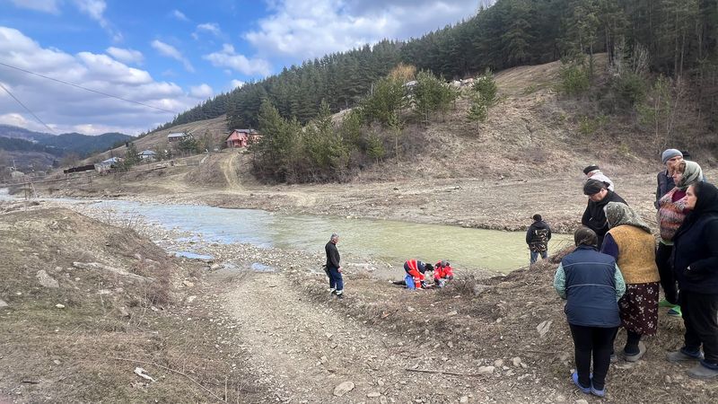 O femeie a fost găsită moartă în albia râului Milcov